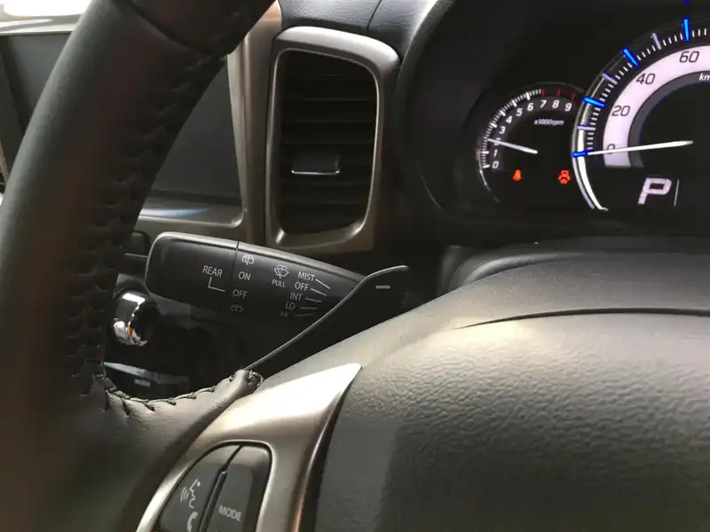 カタログ画像：スペーシアカスタムＺ（SPACIA CUSTOM Z） ターボ ユーティリティーパッケージ装着車 2017年5月 DAA-MK42S 660cc ブリスクブルーメタリック ブラック２トーンルーフ 燃費26.8km / l 内装