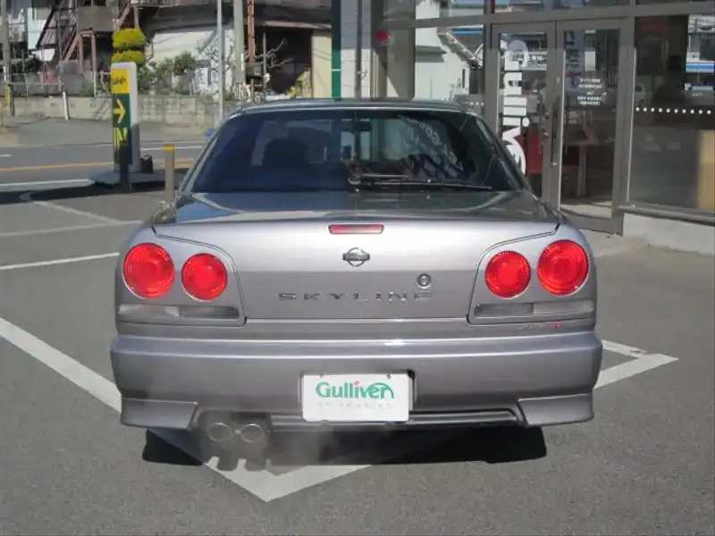 カタログ画像：スカイライン（SKYLINE） ２５ＧＴ 1998年5月 GF-ER34 2500cc アスリートシルバー（Ｍ） 燃費10.6km / l  バック