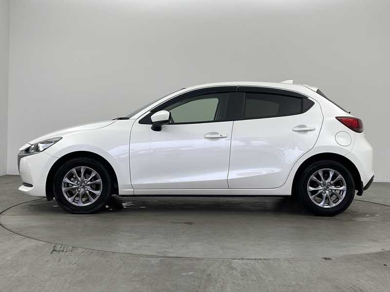 カタログ画像：ＭＡＺＤＡ２（MAZDA2） １５Ｓプロアクティブ スマートエディションⅡ 2021年6月 5BA-DJLFS 1500cc スノーフレイクホワイトパールマイカ 燃費20.3km / l 外装
