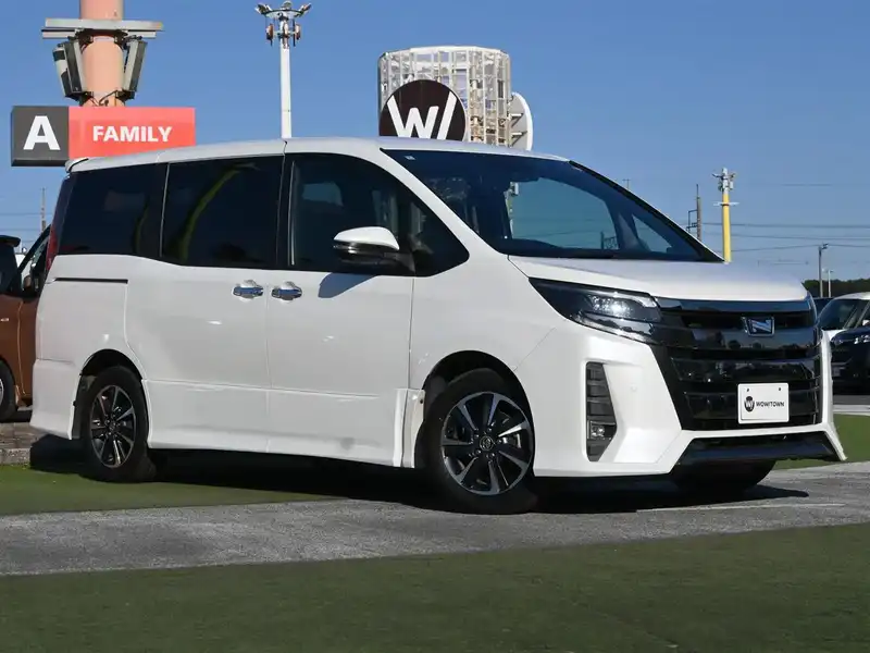 ノア（トヨタ）の2018年式（平成30年式）の中古車を検索｜【中古車の