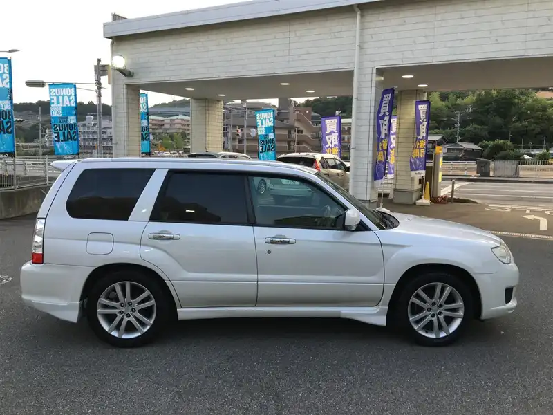 カタログ画像：フォレスター（FORESTER） クロススポーツ２．０ｉ アルカンターラスタイル 2007年8月 CBA-SG5 2000cc サテンホワイト・パール 燃費13.0km / l  外装