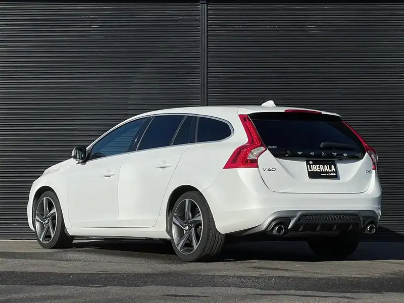 10090991 | カタログ画像：Ｖ６０（V60） ラグジュアリー・エディション 2014年5月 DBA-FB4164T 1600cc アイスホワイト バック