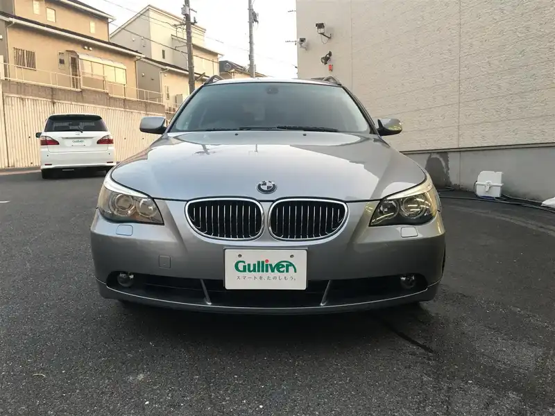 カタログ画像：５シリーズ（5 SERIES） ５２５ｉツーリング 2006年9月 ABA-NL25 2500cc チタン・グレーⅡメタリック 燃費8.5km / l  フロント