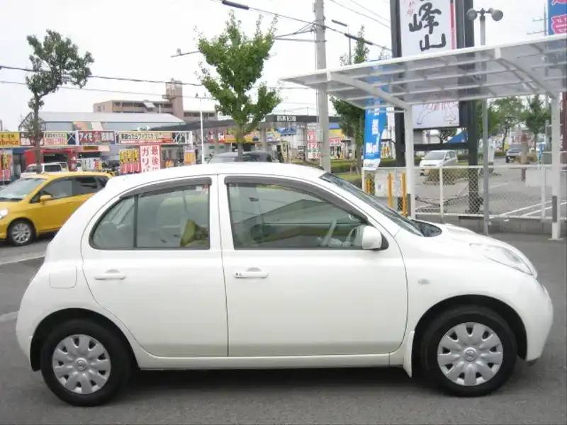 カタログ画像：マーチ（MARCH） １２ｃ 2004年4月 CBA-AK12 1200cc ホワイトパール（３Ｐ） 燃費19.0km / l  外装