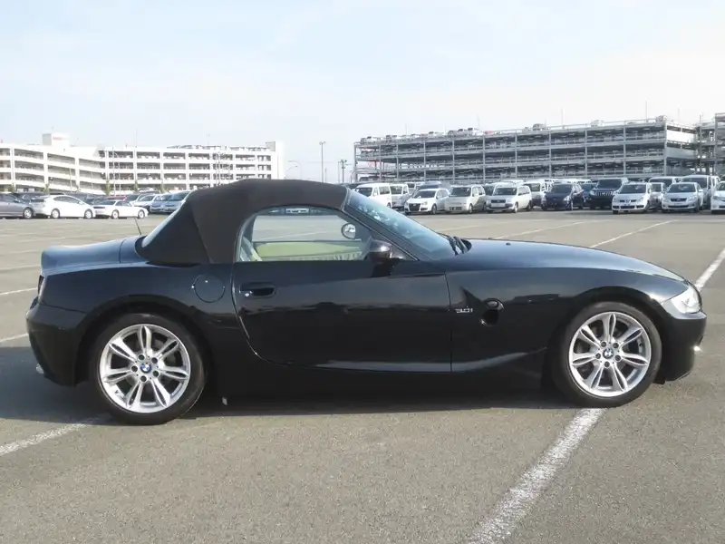 カタログ画像：Ｚ４（Z4） ３．０ｉ 2005年9月 GH-BT30 3000cc ブラック・サファイア（メタリック・カラー） 燃費10.6km / l  外装