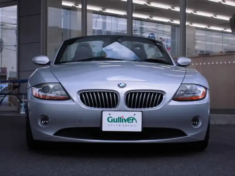 カタログ画像：Ｚ４（Z4） ３．０ｉ 2004年4月 GH-BT30 3000cc チタンシルバー（メタリックカラー） 燃費10.6km / l  フロント