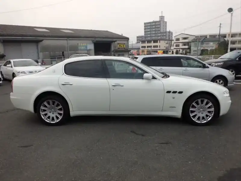 カタログ画像：クアトロポルテ（QUATTROPORTE） ベースグレード 2005年7月 GH-MQP 4200cc 外装