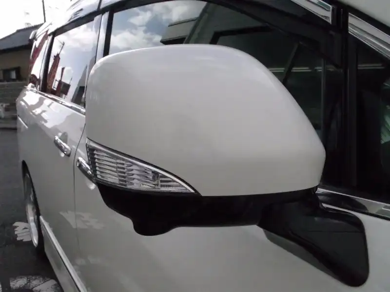 カタログ画像：エルグランド（ELGRAND） ライダー ハイパフォーマンススペック 黒本革シート 2014年4月 DBA-PE52 3500cc ブリリアントホワイトパール（３Ｐ） 燃費9.4km / l 外装