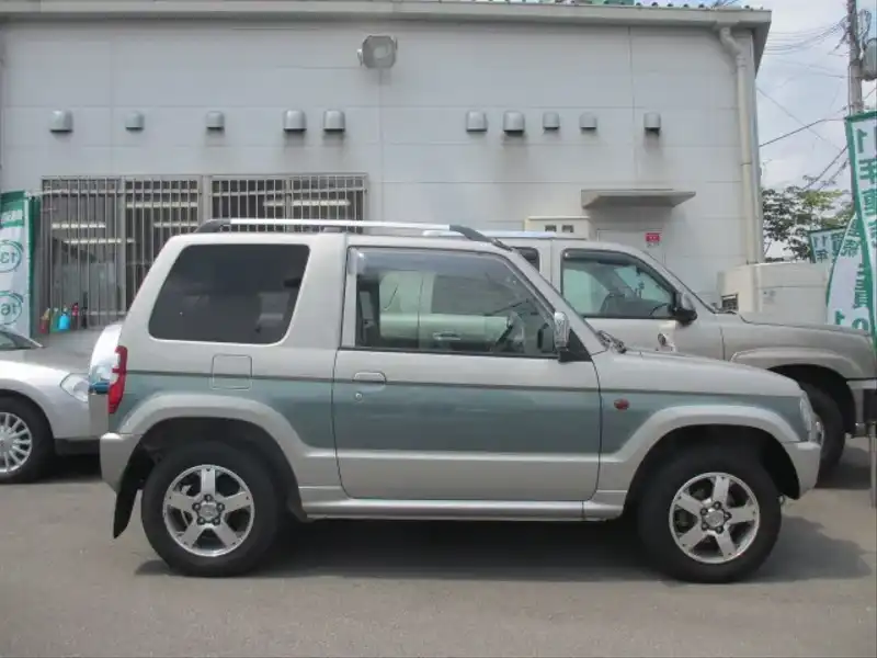 10021261 | カタログ画像：パジェロミニ（PAJERO MINI） スペシャルカラーエディションＸＲ 2004年5月 TA-H58A 660cc ミディアムシルバーメタリック／ライトグリーンマイカ／ミディアムシルバーメタリック・3ウェイ2トーン 外装