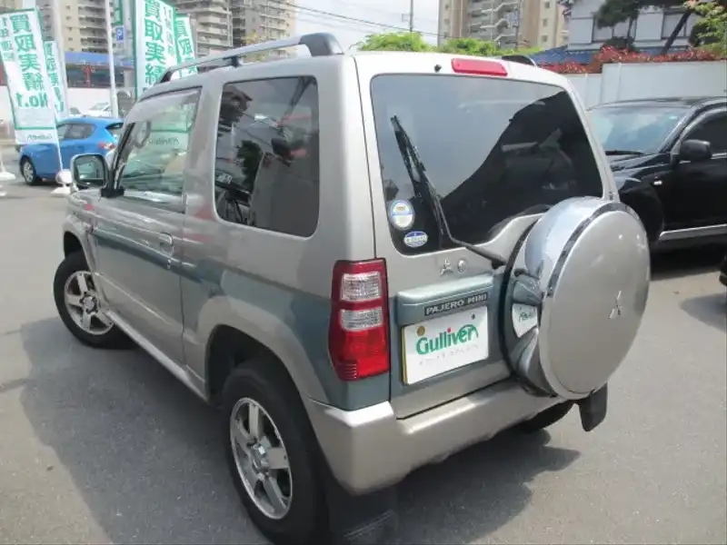 カタログ画像：パジェロミニ（PAJERO MINI） スペシャルカラーエディションＸＲ 2004年5月 TA-H58A 660cc ミディアムシルバーメタリック／ライトグリーンマイカ／ミディアムシルバーメタリック・3ウェイ2トーン バック