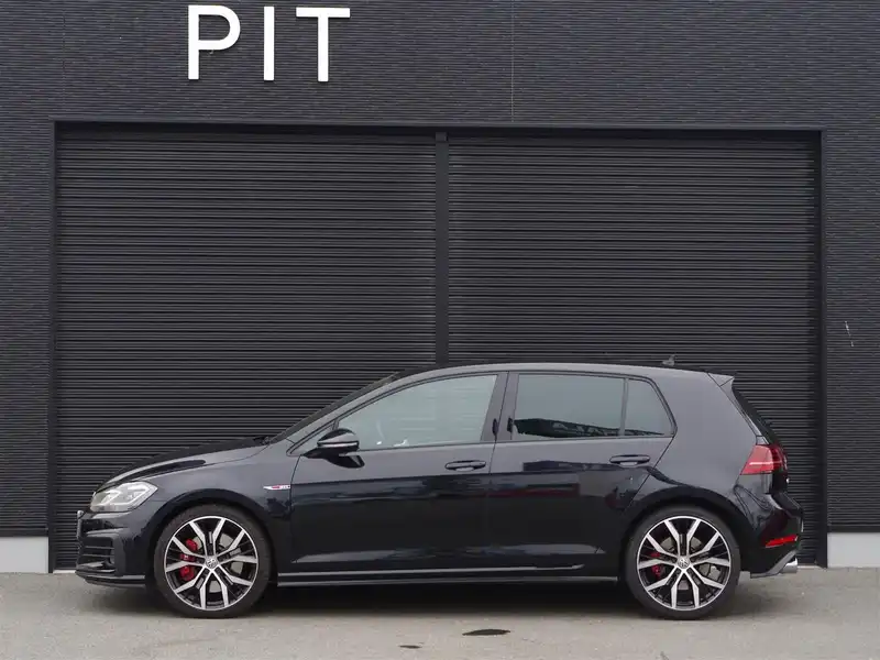 カタログ画像：ゴルフＧＴＩ（GOLF GTI） パフォーマンス 2019年2月 ABA-AUDLB 2000cc ディープブラックパールエフェクト 燃費14.0km / l 外装