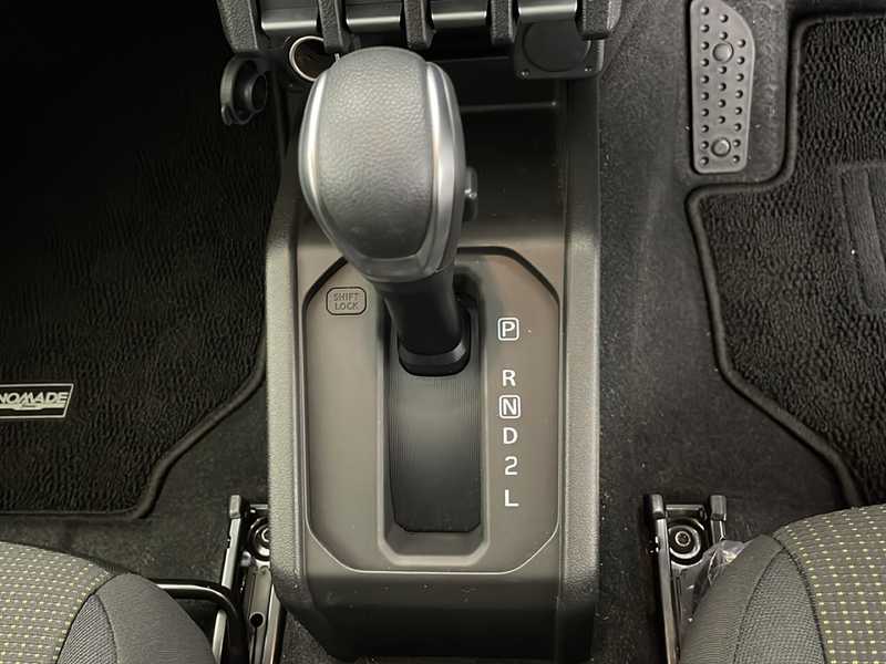 カタログ画像：ジムニー（JIMNY） ＸＧ 2025年11月 3BA-JB64W 660cc 燃費14.3km / l メイン