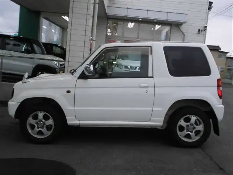 カタログ画像：パジェロミニ（PAJERO MINI） ホワイトエディション 2001年6月 GF-H58A 660cc ソフィアホワイト 外装