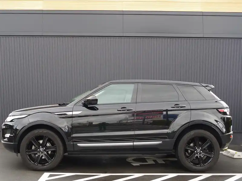 カタログ画像：レンジローバーイヴォーク（RANGE ROVER EVOQUE） ピュア 2014年8月 CBA-LV2A 2000cc サントリーニ・ブラックorバローロ・ブラック 燃費10.6km / l 外装