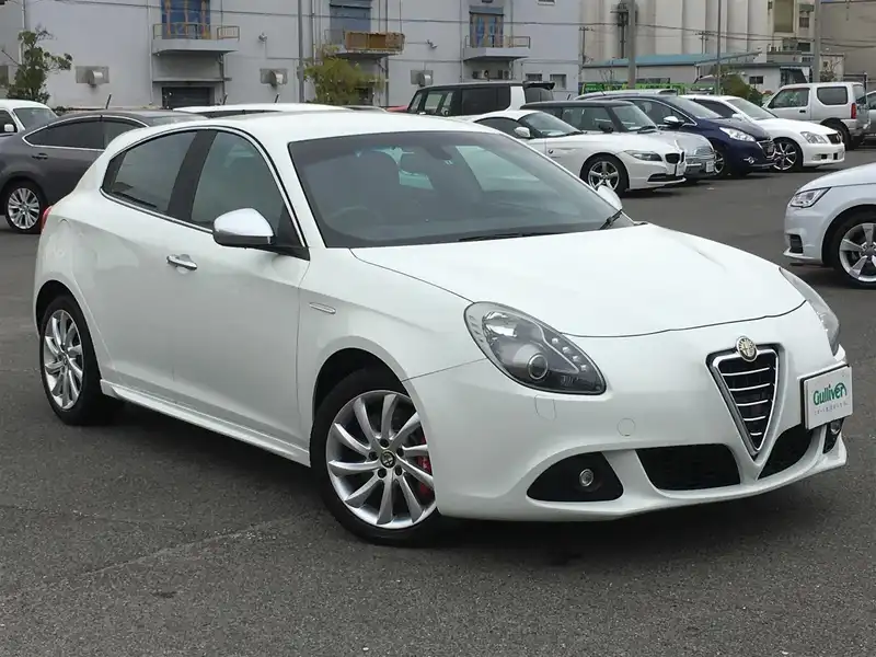 カタログ画像：ジュリエッタ（GIULIETTA） コンペティツィオーネ ホワイトエディション 2013年1月 ABA-94014 1400cc アイスホワイト 燃費16.6km / l  メイン