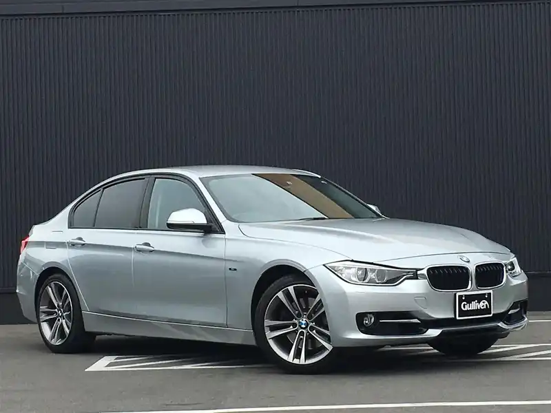 カタログ画像：３シリーズ（3 SERIES） ３２８ｉスポーツ 2014年4月 DBA-3A20 2000cc オリオン・シルバーorグレイシャー・シルバー 燃費15.2km / l メイン