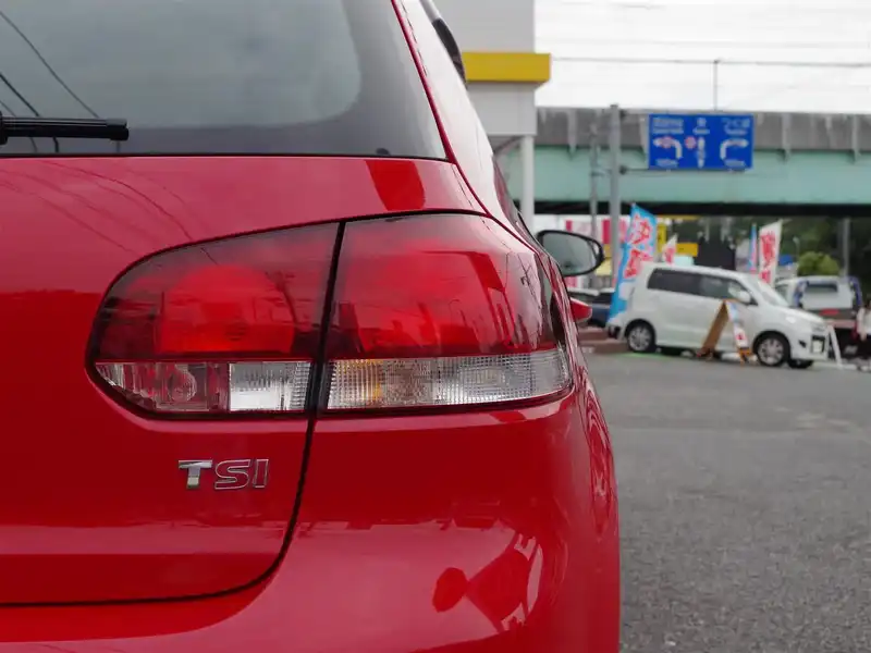 カタログ画像：ゴルフ（GOLF） ＴＳＩハイライン 2009年4月 ABA-1KCAV 1400cc アマリリスレッドメタリック 燃費16.2km / l  外装