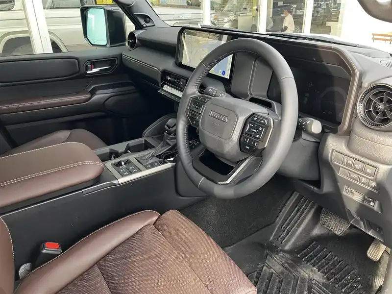 カタログ画像：ランドクルーザー２５０（LAND CRUISER 250） ＺＸ 2024年4月 3DA-GDJ250W 2800cc プラチナホワイトパールマイカ 燃費11.0km / l フロント