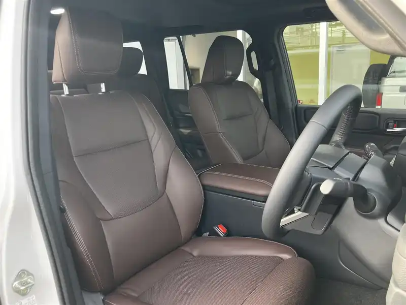 カタログ画像：ランドクルーザー２５０（LAND CRUISER 250） ＺＸ 2024年4月 3DA-GDJ250W 2800cc プラチナホワイトパールマイカ 燃費11.0km / l フロント