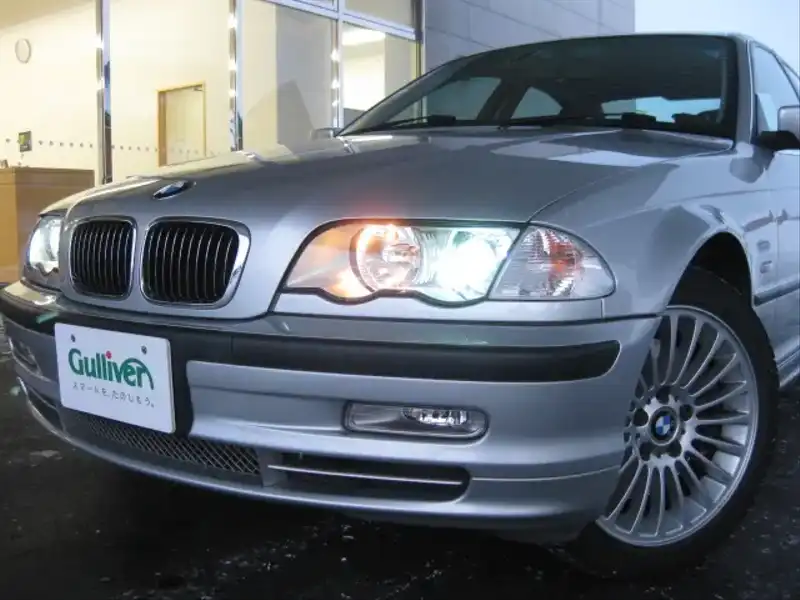 カタログ画像：３シリーズ（3 SERIES） ３３０ｘｉ 2001年10月 GH-AV30 3000cc チタン・シルバー（メタリック・カラー） 燃費7.9km / l  外装