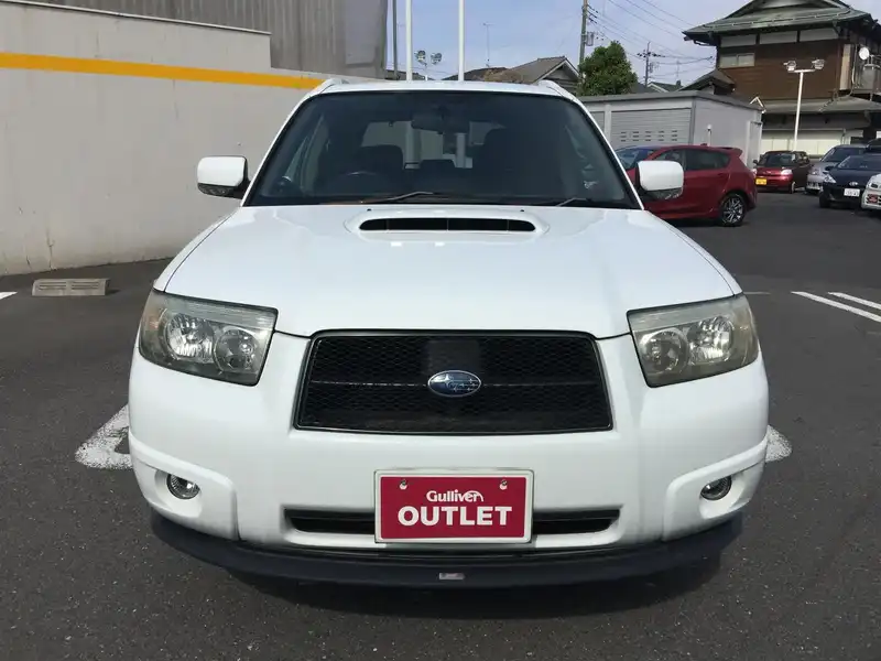 カタログ画像：フォレスター（FORESTER） ２．０ＸＴ 2005年12月 TA-SG5 2000cc ピュアホワイト 燃費13.0km / l  フロント