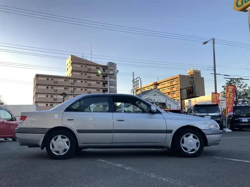 カタログ画像：カリーナ（CARINA） Ｓｉ Ｇセレクション装着車 1996年8月 E-ST215 2000cc シルバーメタリック 燃費12.4km / l  外装