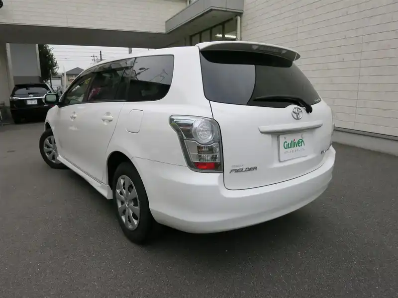 カタログ画像：カローラフィールダー（COROLLA FIELDER） １．５Ｘ エアロツアラー 2010年4月 DBA-NZE141G 1500cc スーパーホワイトⅡ 燃費20.0km / l  バック