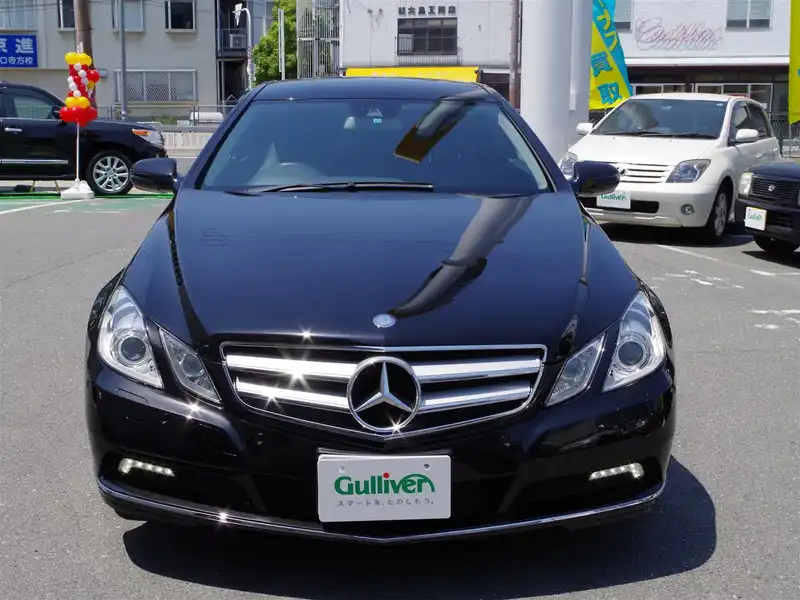 カタログ画像：Ｅクラス（E-CLASS） Ｅ３５０ クーペ 2009年7月 DBA-207356 3500cc オブシディアンブラック（Ｍ）orブラック（Ｓ） 燃費9.1km / l  フロント