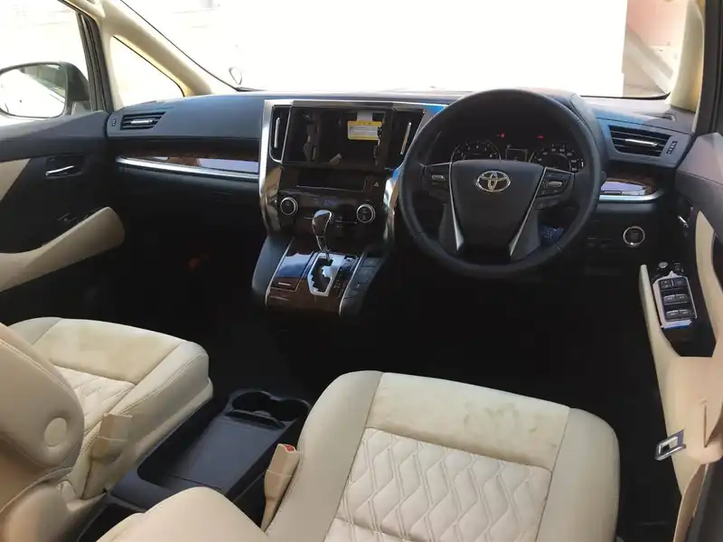 カタログ画像：ヴェルファイア（VELLFIRE） ２．５Ｘ 2018年10月 DBA-AGH35W 2500cc ホワイトパールクリスタルシャイン 燃費12.4km / l 内装