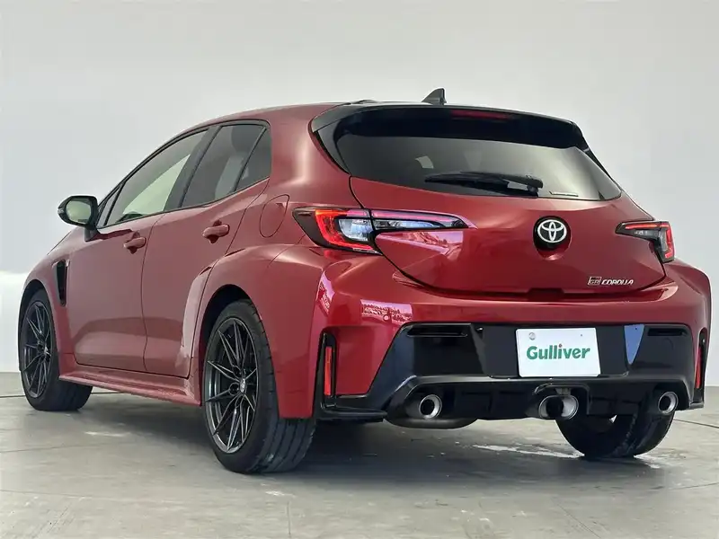 カタログ画像：ＧＲカローラ（GR COROLLA） ＲＺ 2023年8月 4BA-GZEA14H 1600cc エモーショナルレッドⅡ 燃費12.4km / l バック
