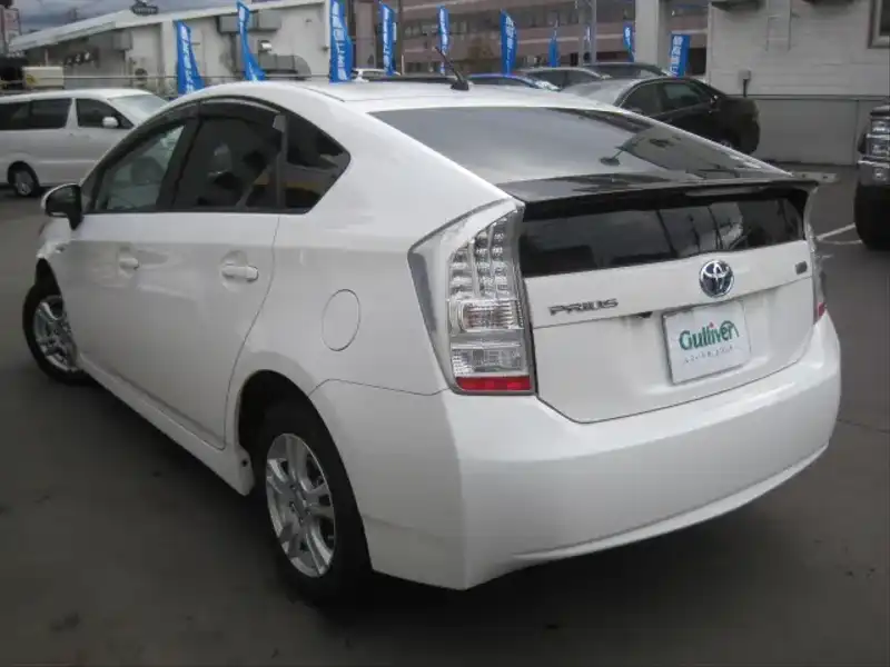 カタログ画像：プリウス（PRIUS） Ｌ 2009年5月 DAA-ZVW30 1800cc 燃費32.6km / l バック