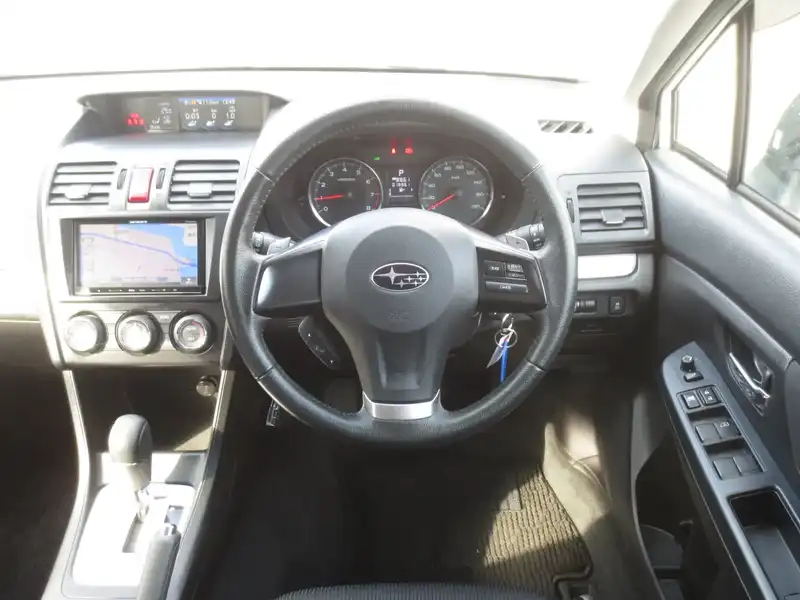 カタログ画像：インプレッサスポーツ（IMPREZA SPORTS） ２．０ｉ 2012年7月 DBA-GP6 2000cc サテンホワイト・パール 燃費17.2km / l 内装