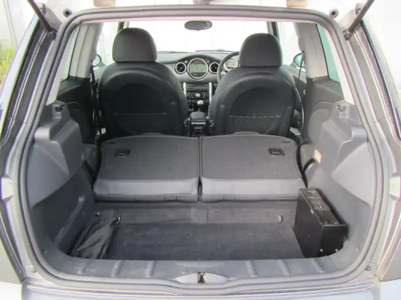 カタログ画像：ＭＩＮＩ（MINI） クーパーＳ 2002年3月 GH-RE16 1600cc ピュア・シルバーｏｒダーク・シルバー 燃費11.6km / l  内装