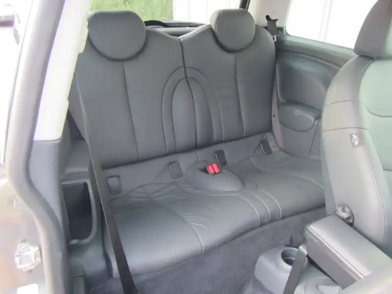 カタログ画像：ＭＩＮＩ（MINI） クーパーＳ 2002年3月 GH-RE16 1600cc ピュア・シルバーｏｒダーク・シルバー 燃費11.6km / l  内装