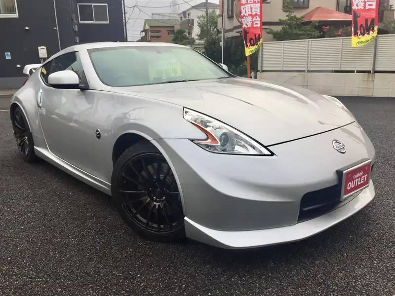 カタログ画像：フェアレディＺ（FAIRLADY Z） バージョンニスモ 2010年11月 CBA-Z34 3700cc ブリリアントシルバー（Ｍ） メイン