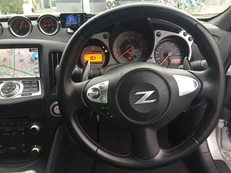 カタログ画像：フェアレディＺ（FAIRLADY Z） バージョンニスモ 2010年11月 CBA-Z34 3700cc ブリリアントシルバー（Ｍ） 内装