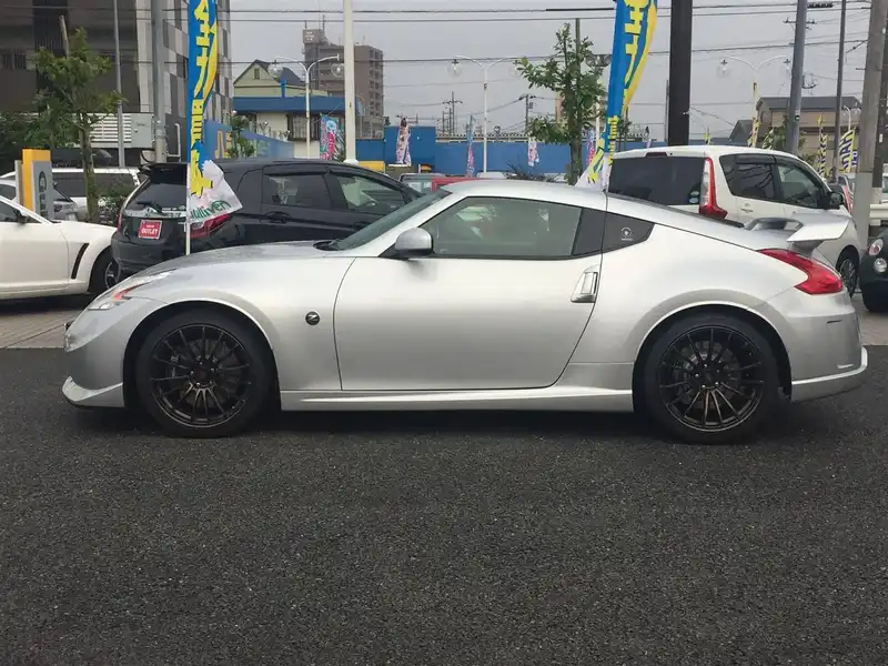 カタログ画像：フェアレディＺ（FAIRLADY Z） バージョンニスモ 2010年11月 CBA-Z34 3700cc ブリリアントシルバー（Ｍ） 外装