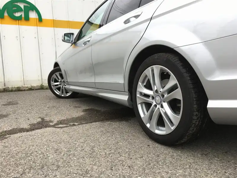 カタログ画像：Ｃクラスステーションワゴン（C-CLASS STATIONWAGON） Ｃ１８０ ステーションワゴン アバンギャルド 2013年8月 DBA-204249 1800cc イリジウムシルバー（Ｍ）orパラジウムシルバー（Ｍ）orダイヤモンドシルバー（Ｍ） 燃費13.2km / l タイヤ