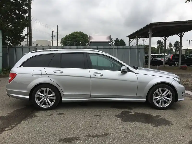 カタログ画像：Ｃクラスステーションワゴン（C-CLASS STATIONWAGON） Ｃ１８０ ステーションワゴン アバンギャルド 2013年8月 DBA-204249 1800cc イリジウムシルバー（Ｍ）orパラジウムシルバー（Ｍ）orダイヤモンドシルバー（Ｍ） 燃費13.2km / l 外装