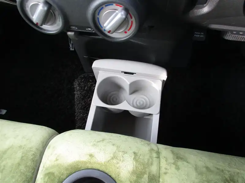 カタログ画像：キューブ（CUBE） １５Ｘ ＦＯＵＲ こもれびグリーンセレクション 2011年5月 DBA-NZ12 1500cc ビターショコラ（Ｐ） 燃費15.6km / l 内装