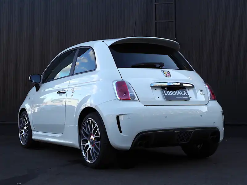 カタログ画像：アバルト５９５（ABARTH 595） ツーリズモ 2014年3月 ABA-312142 1400cc ビアンコガーラorネロスコルピオーネ×ビアンコガーラ 燃費14.0km / l バック