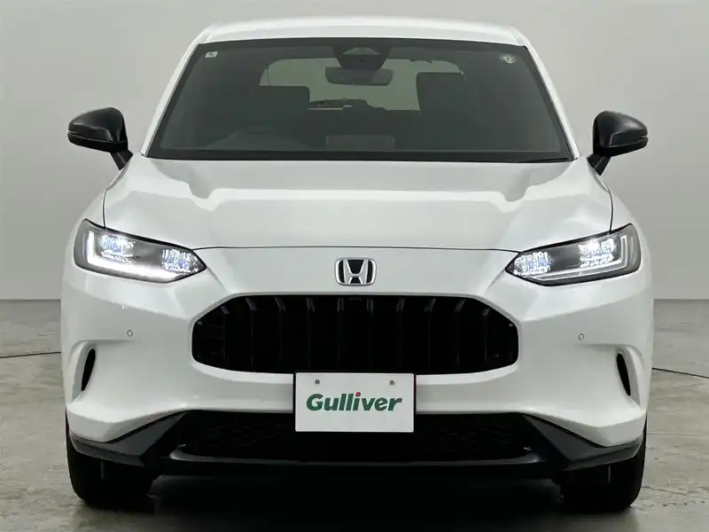 カタログ画像：ＺＲ－Ｖ（ZR-V） ｅ：ＨＥＶ Ｚ特別仕様車ブラックスタイル 2023年10月 6AA-RZ4 2000cc プラチナホワイト・パール 燃費22.0km / l フロント