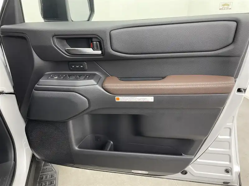 カタログ画像：ランドクルーザー２５０（LAND CRUISER 250） ＺＸ 2024年4月 3DA-GDJ250W 2800cc ブラック 燃費11.0km / l 内装