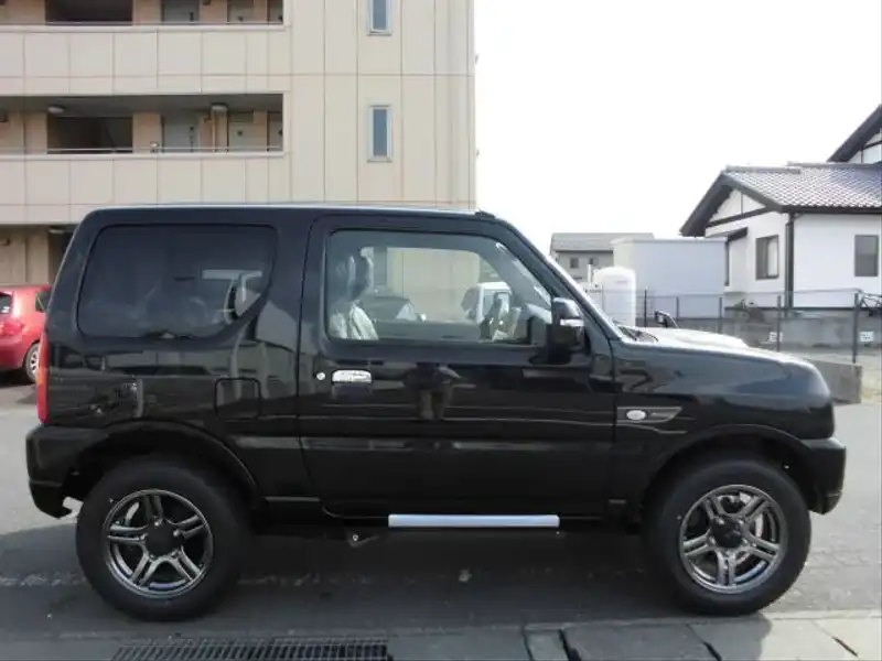 カタログ画像：ジムニー（JIMNY） ランドベンチャー 2014年8月 ABA-JB23W 660cc ブルーイッシュブラックパール３ 燃費13.6km / l 外装