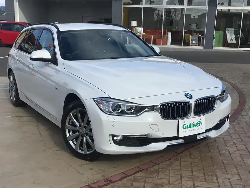 カタログ画像：３シリーズ（3 SERIES） ３２０ｉ ｘＤｒｉｖｅツーリング ラグジュアリー 2013年8月 DBA-3B20 2000cc アルピン・ホワイトⅢ 燃費14.5km / l メイン