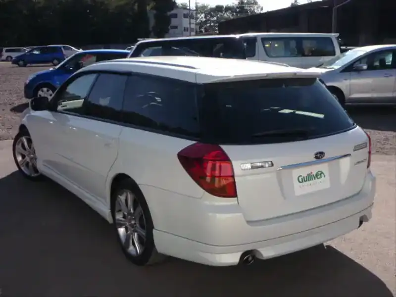 カタログ画像：レガシィツーリングワゴン（LEGACY TOURING WAGON） ３．０ＲスペックＢ 2004年10月 CBA-BPE 3000cc アークティックホワイト・パール 燃費9.8km / l  バック