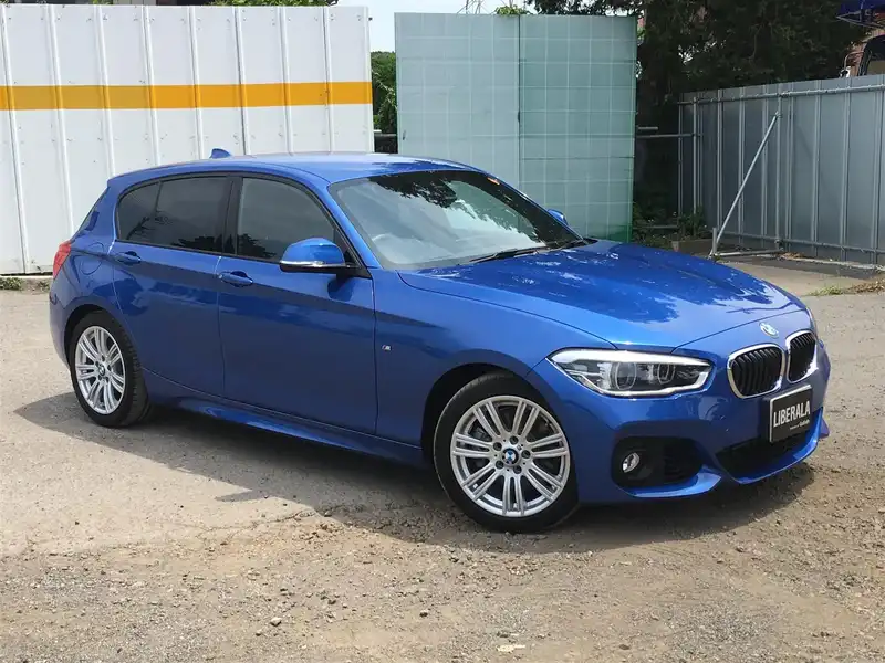 カタログ画像：１シリーズ（1 SERIES） １１８ｉ Ｍスポーツ 2016年10月 DBA-1R15 1500cc エストリル・ブルー（メタリック・カラー） 燃費18.1km / l メイン（その他）