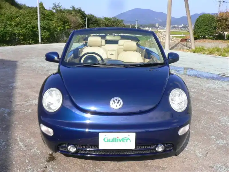 カタログ画像：ニュービートルカブリオレ（NEW BEETLE CABRIOLET） プラス 2004年4月 GH-1YAZJ 2000cc ロイヤルネイビーメタリック 燃費10.6km / l  フロント