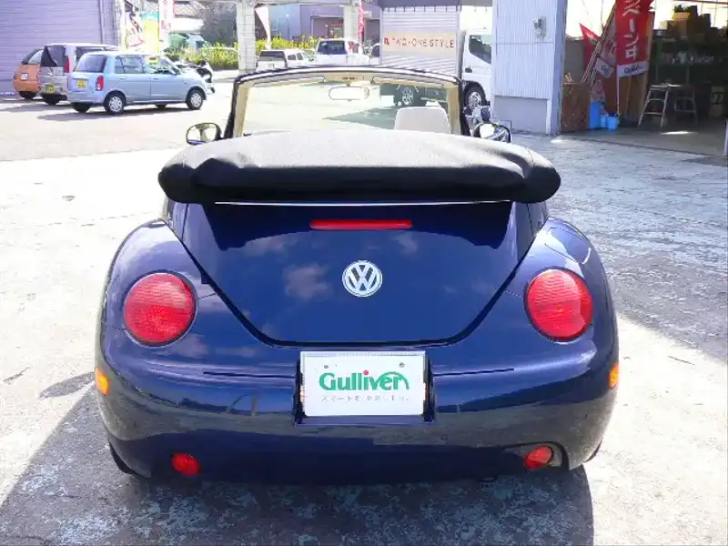 カタログ画像：ニュービートルカブリオレ（NEW BEETLE CABRIOLET） プラス 2004年4月 GH-1YAZJ 2000cc ロイヤルネイビーメタリック 燃費10.6km / l  バック