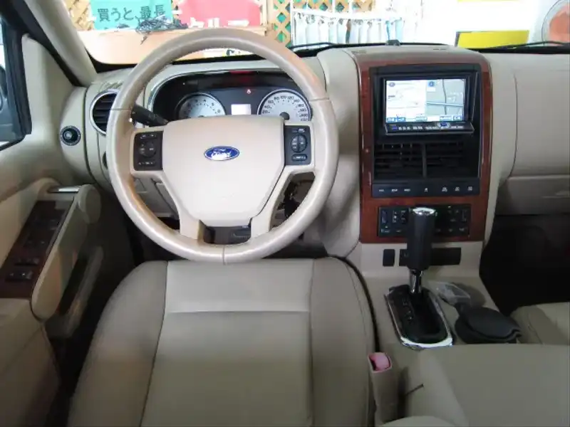 カタログ画像：エクスプローラー（EXPLORER） Ｖ８エディーバウアー 2007年12月 ABA-1FMWU74 4600cc ダークチェリーメタリック 燃費7.3km / l  内装